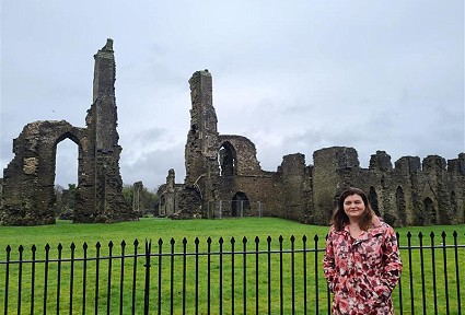 sioned williams yn neath abbey