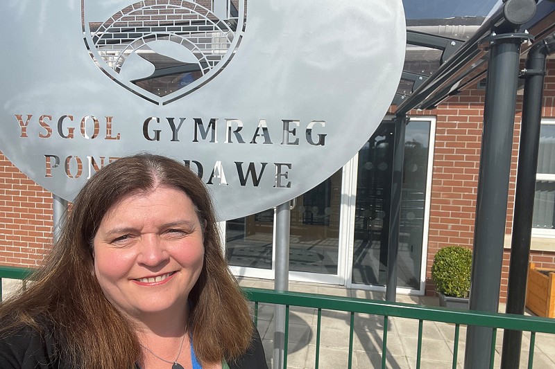 Sioned tu allan i gatiau YGG Pontardawe