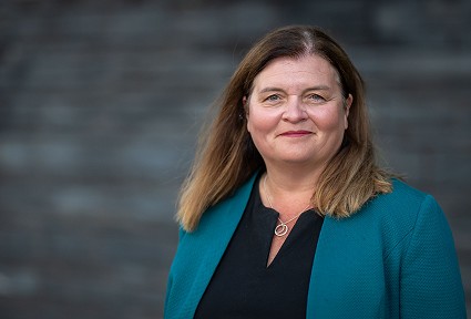 portread o Sioned Williams
