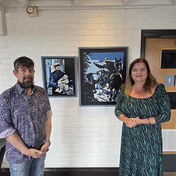 Sioned a Paul gyda rhai o'i gelf